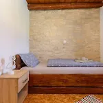 House Istrian Rose By Istrialux * Svetvinčenat